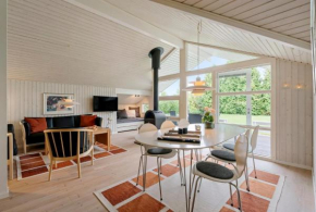 Summer House Close To Nature And Beach in Dronningmølle